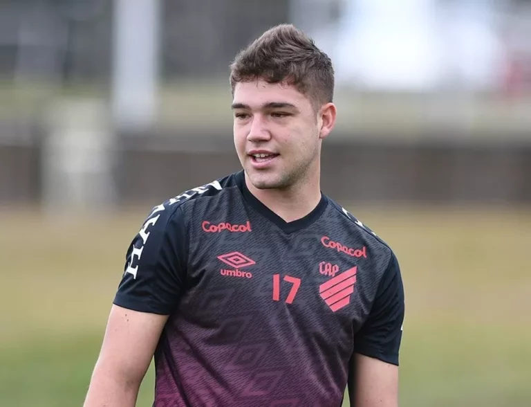 Vasco desiste de contratar contratar o atacante Bissoli do Athletico