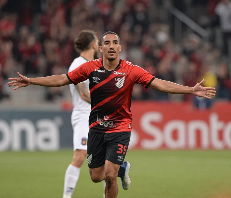 Com Cruzeiro de olho, Athletico deve definir futuro de Christian nos próximos dias