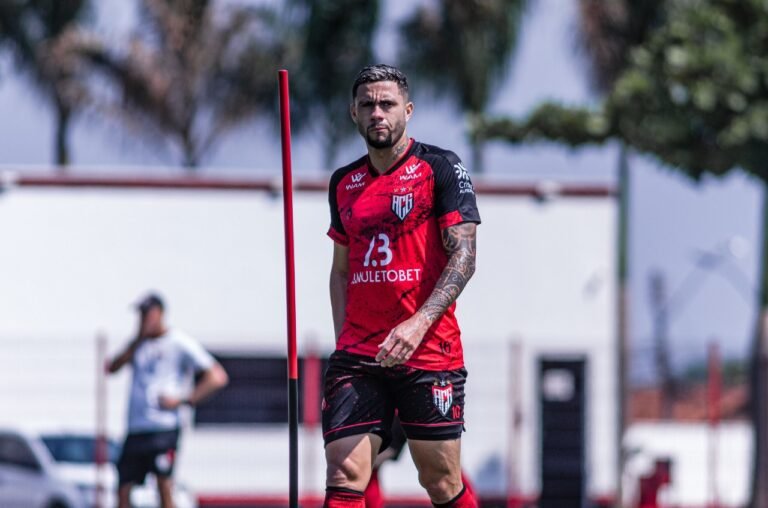 Após anunciar Pedrinho, São Paulo segue monitorando dois atacantes