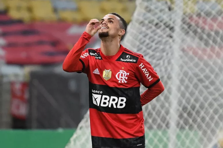 Renato Portaluppi abre o jogo sobre Michael, ex-Flamengo