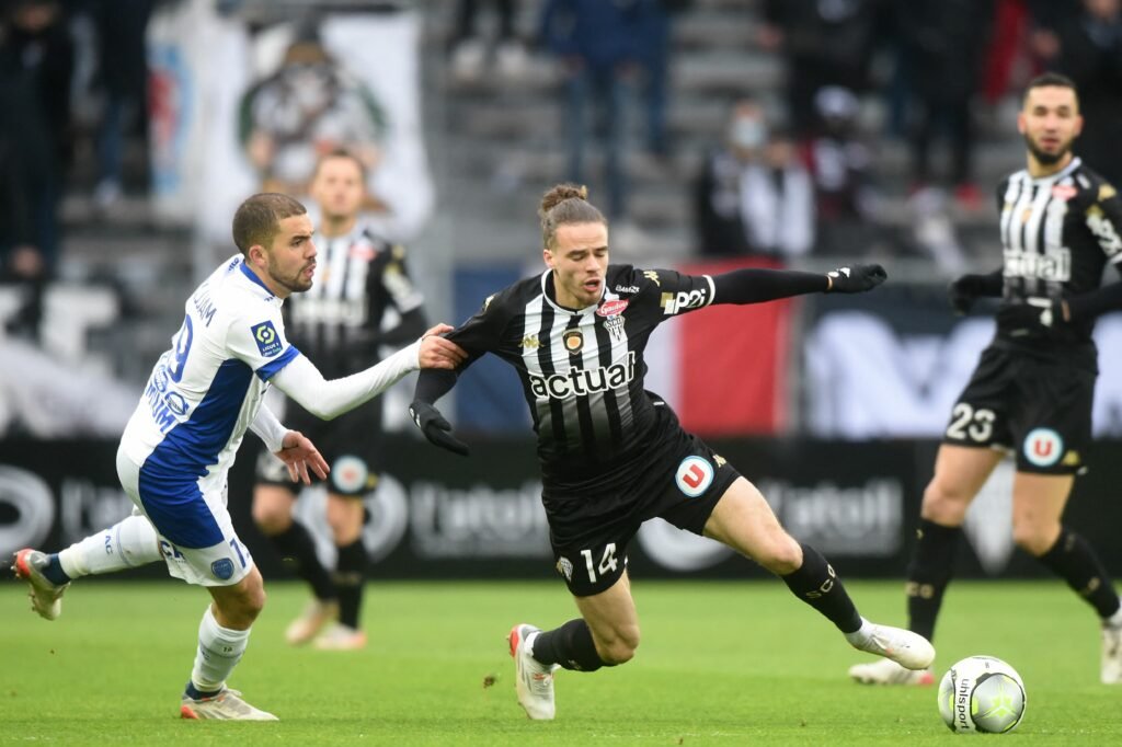 fbl-fra-ligue1-angers-troyes