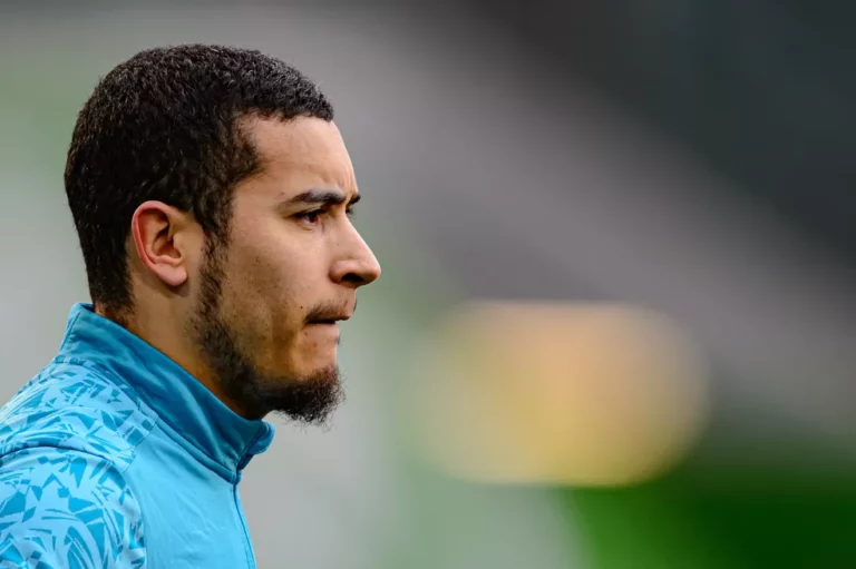 Cruzeiro analisa a contratação do lateral-direito William, ex-Internacional