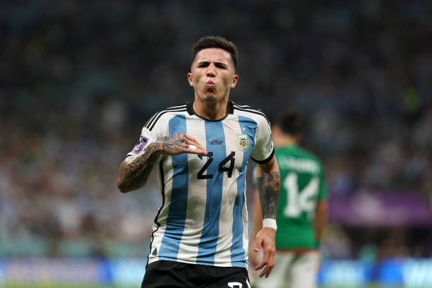 Manchester United quer pagar multa astronômica e se aproxima de vencer disputa por joia argentina