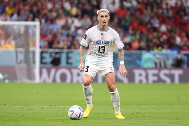 Com saída de Rodinei, Flamengo deve apostar na titularidade de Varela em 2023