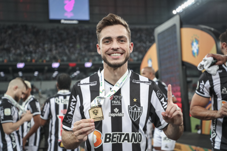 Com apoio de ex-treinador, Hyoran volta ao Galo e será observado durante pré-temporada por Coudet