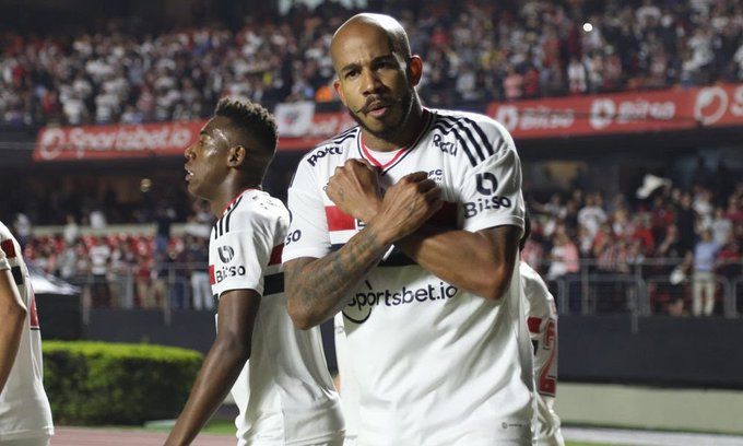 Patrick manifesta interesse em jogar no Atlético após ligação de Coudet e negociação avança