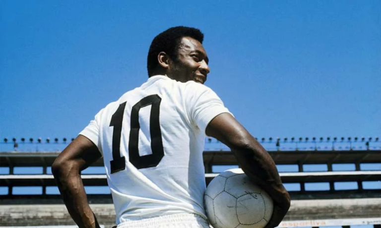 Família de Pelé pedirá ao Santos para aposentar a camisa 10