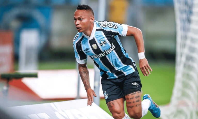 Ceará demonstra interesse em atacante vinculado ao Corinthians