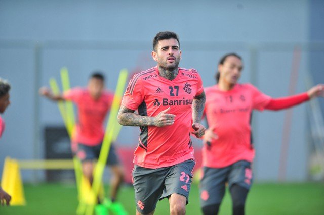 Ceni avalia futuro de Liziero e Orejuela no São Paulo