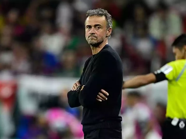 Espanha adia conversas de renovação com Luis Enrique