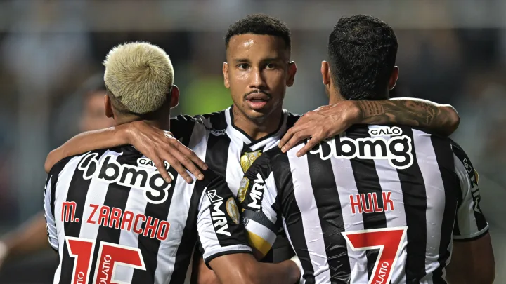 Jair se despede de companheiros no Atlético-MG e viaja ao Rio de Janeiro para fechar com o Vasco