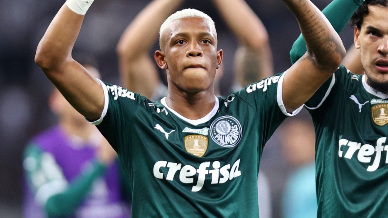 Barcelona tentará repetir moldes usados com Emerson Royal para contratar Danilo