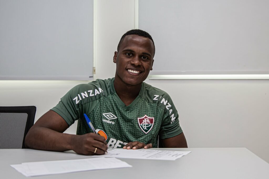 Fluminense Renova Contrato De Jhon Arias Até 2026 - Mercado Do Futebol