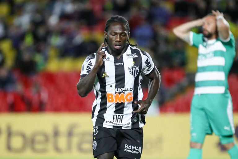 Ex-Atlético, Yimmi Chará foi oferecido ao Corinthians