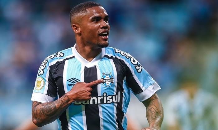 Douglas Costa pede desculpas a torcida do Grêmio: “Eu concordo que demorei para pedir”