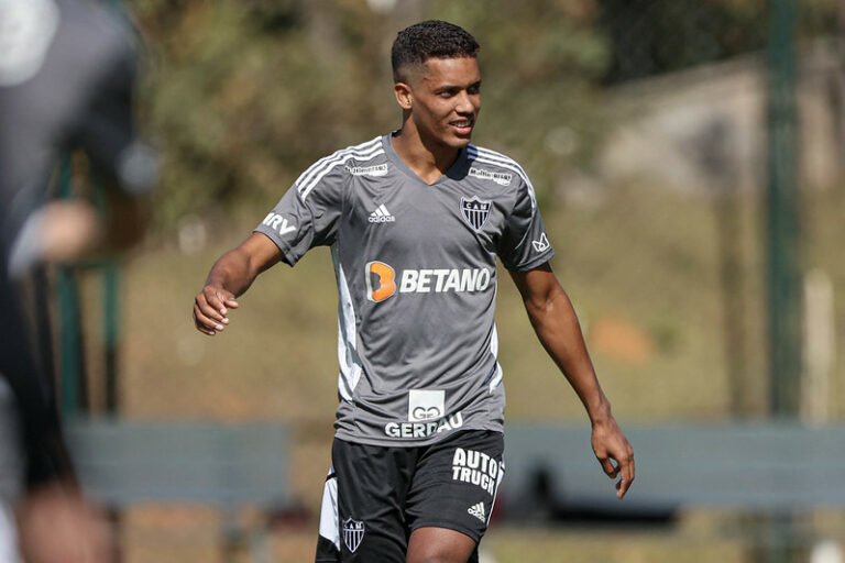 Pedrinho revela negociações entre o Atlético-MG e Shakhtar para sua permanência até o fim de 2023