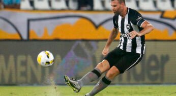Botafogo se aproxima de acerto por renovação de Carli