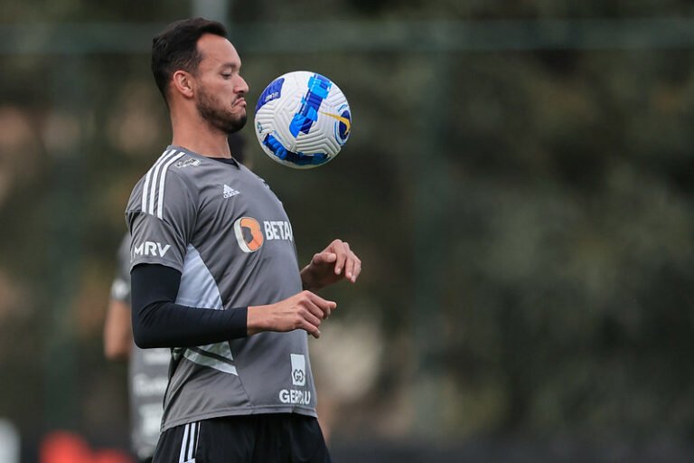 Capitão do Atlético-MG fala sobre lesão de atacante argentino