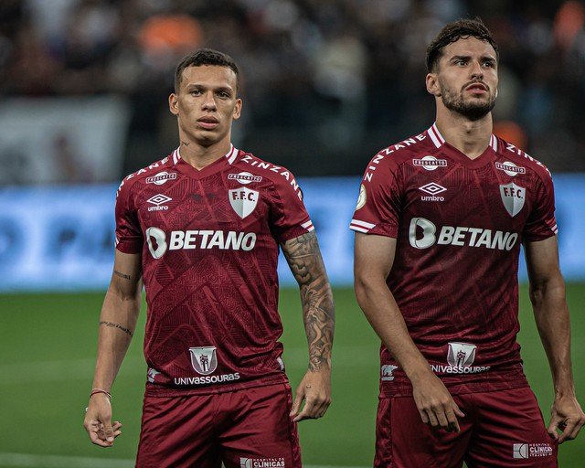 Fluminense renova contrato com jovens Martinelli e Calegari