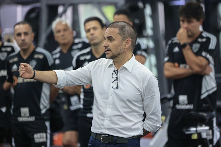 Rodrigo Caetano confirma pagamento de dívidas com jogadores do Atlético-MG