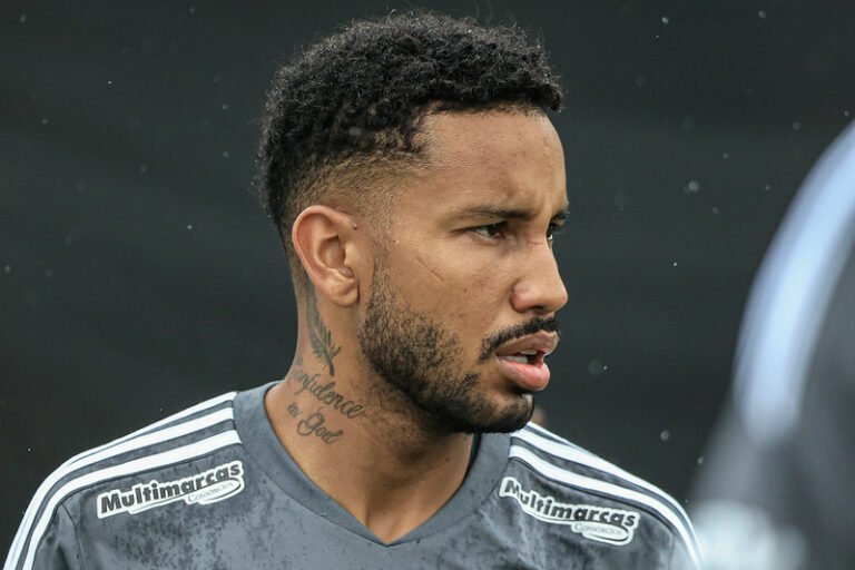 Vasco se assustou com a pedida de US$ 4 milhões do Atlético-MG pelo volante Jair