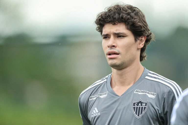 Lateral do Atlético-MG demonstra apoio ao fim dos Estaduais