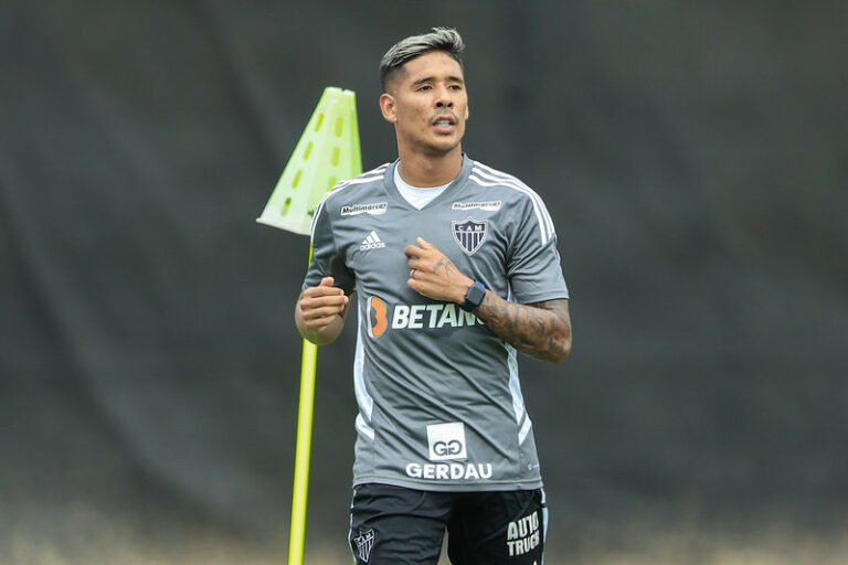 Titular do Atlético-MG, Zaracho tem lesão ligamentar e fratura no tornozelo esquerdo