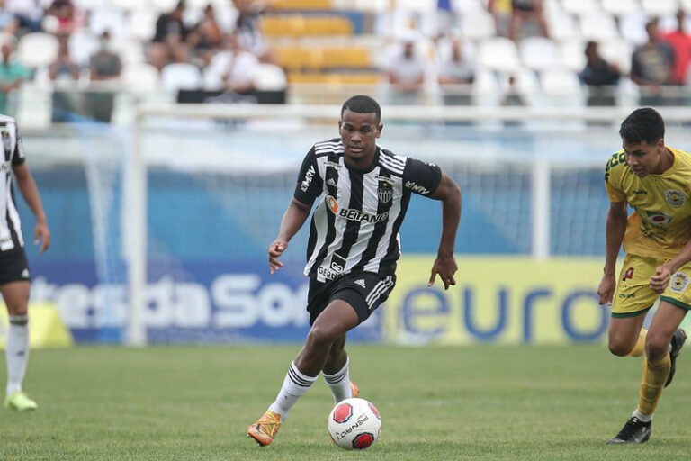 Destaque na Copinha, Alisson Santana sobe para o profissional e será observado por Coudet