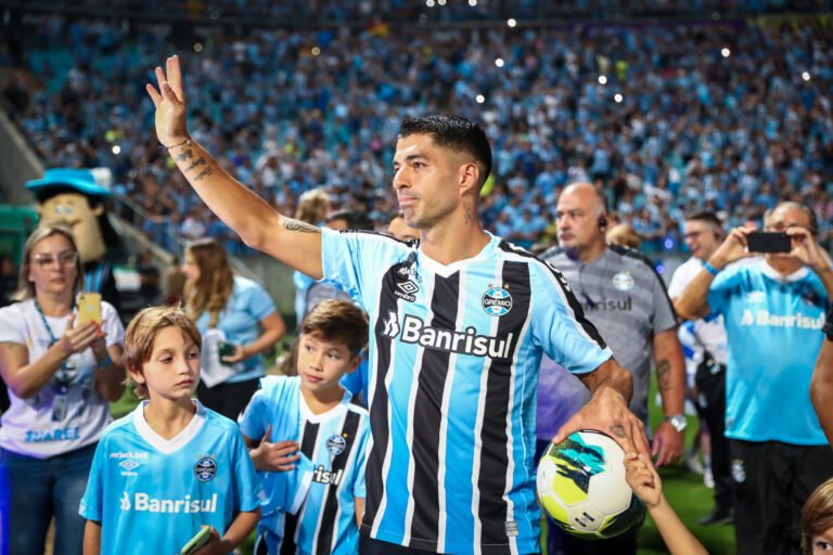 Suarez surpreende e pode estrear pelo Grêmio na Recopa Gaúcha