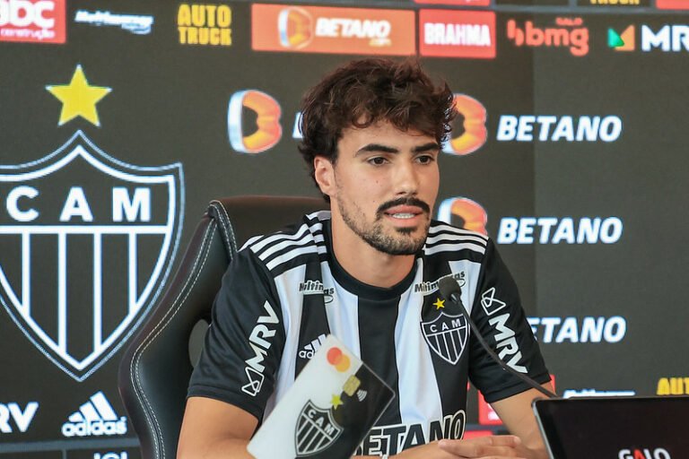 Igor Gomes elogia elenco alvinegro e fala da importância de Coudet na escolha pelo Atlético