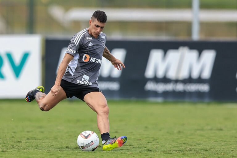 Cristian Pavón tem lesão muscular diagnosticada na coxa direita