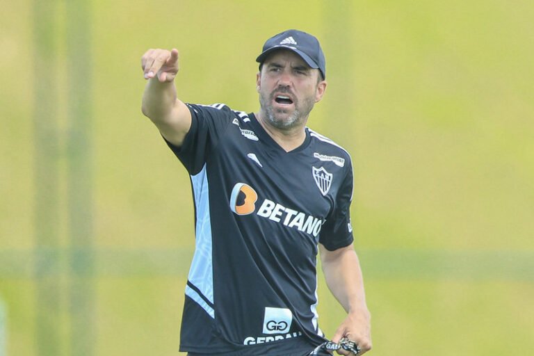 Nathan Silva elogia estilo de Eduardo Coudet e faz comparativo com Turco Mohamed