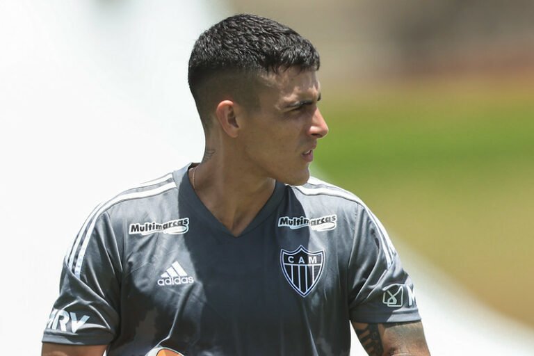 Enquanto aguarda decisão do TAS, Atlético-MG planeja inscrição de Pavón na Libertadores