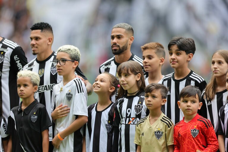 Governo de Minas e Atlético-MG fazem parceria para doar ingressos a crianças e jovens estudantes