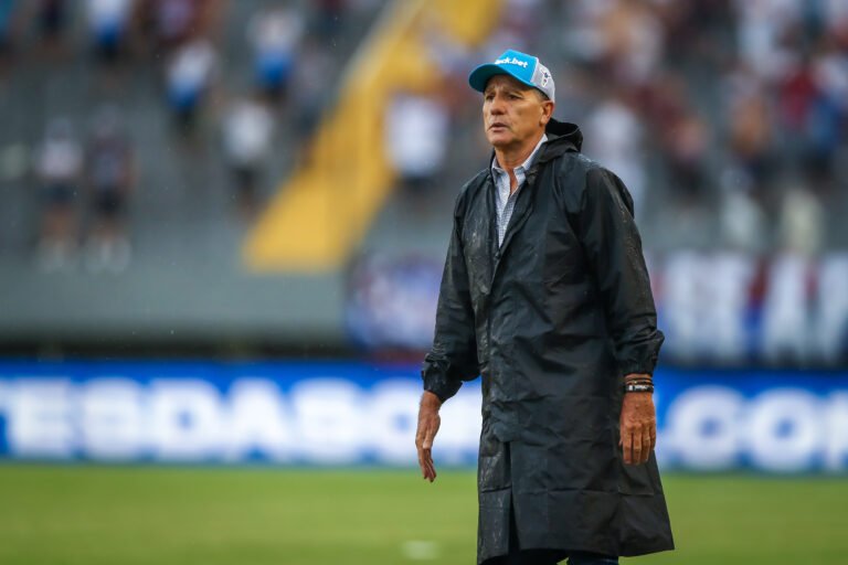 Renato comenta sobre estreia de uruguaio no Grêmio: “Está se adaptando”
