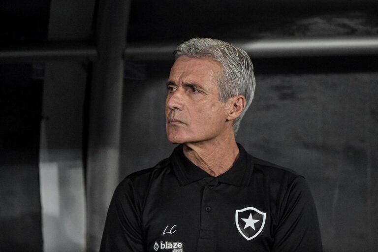 Luís Castro diz estar feliz e revela: “O Botafogo é um dos meus maiores desafios na carreira”