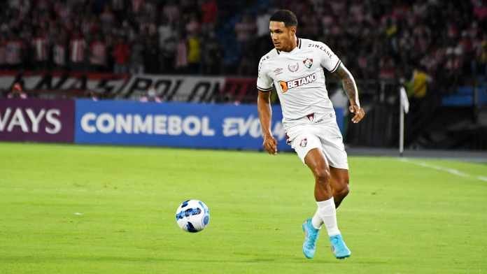 Fluminense dispensa Cristiano para procurar novo clube