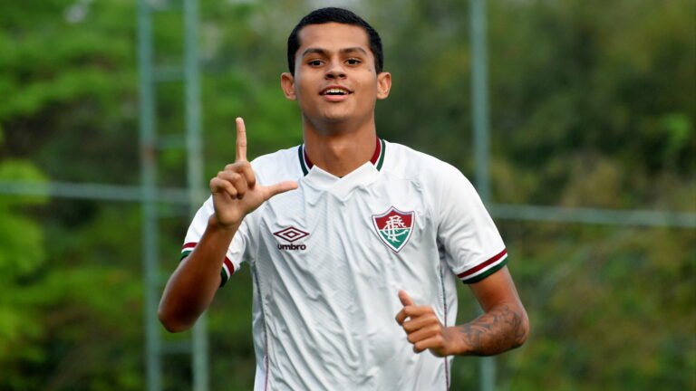 Fluminense encaminha empréstimo de Luan Brito ao Porto