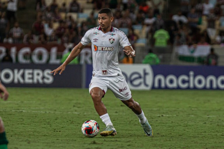 André admite que recebeu proposta para deixar o Fluminense