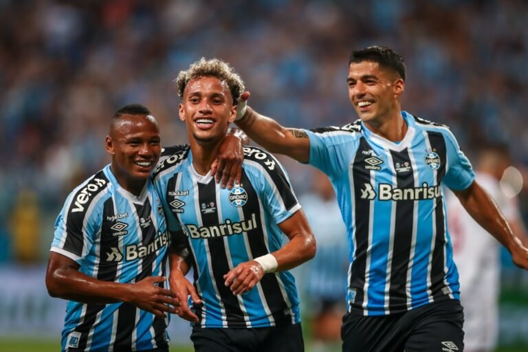 Grêmio divulga relacionados para estreia no Gauchão