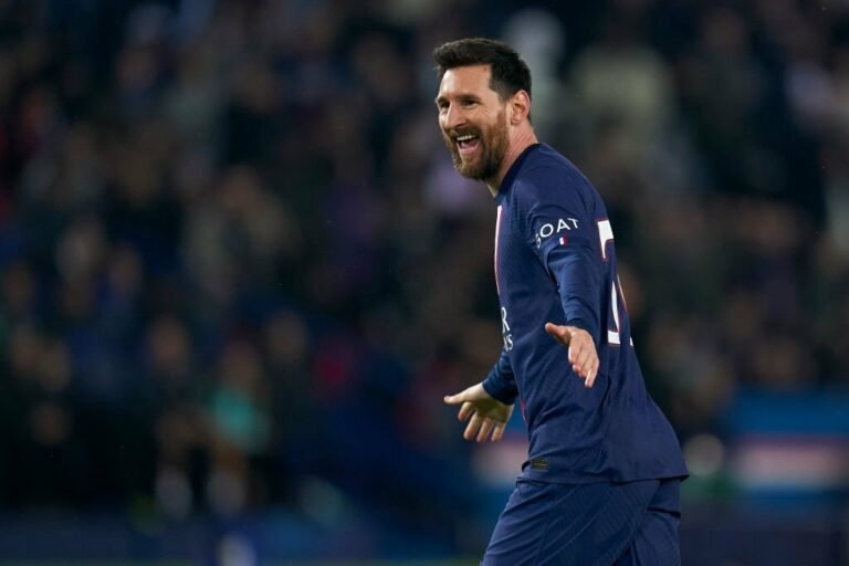 Messi está interessado em retornar ao Barcelona, diz jornalista