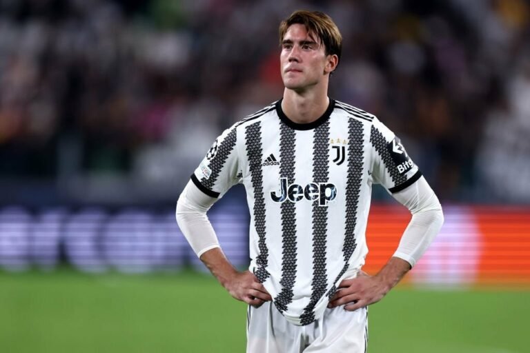 Arsenal planeja proposta de 80 milhões de euros para ter Dusan Vlahovic, da Juventus