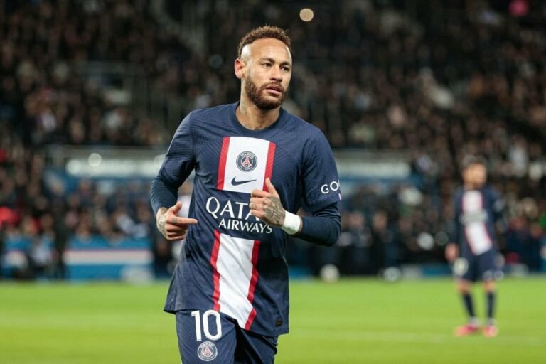 Condições físicas de Neymar preocupam PSG para oitavas da Champions