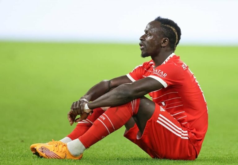 Sadio Mané pode estar fora do duelo contra o PSG pela Champions League, afirma jornalista