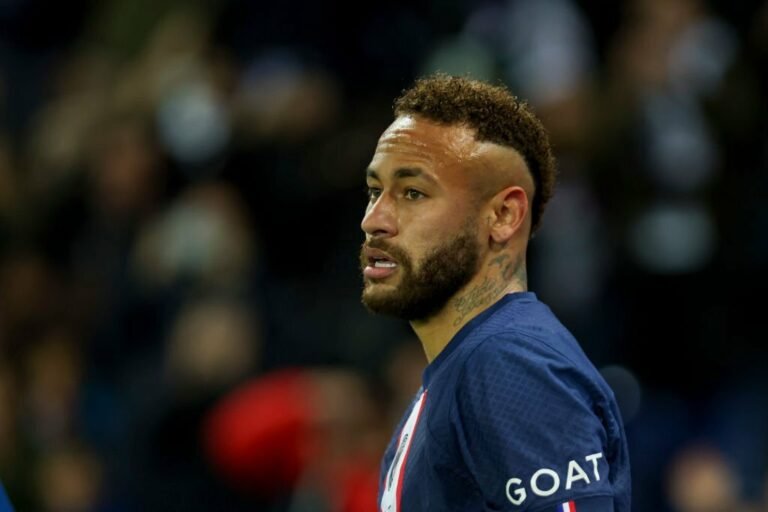 Neymar pode ser emprestado ao Milan para a próxima temporada, afirma jornal espanhol