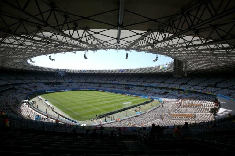 Governo de Minas planeja criação de comitê com Atlético e Cruzeiro para gerir datas no Mineirão