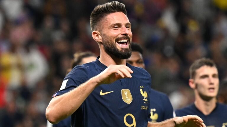 Manchester United monitora situação de Oliver Giroud