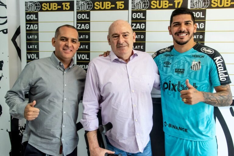 De contrato renovado, João Paulo segue no Santos em busca do seu 1º título como profissional