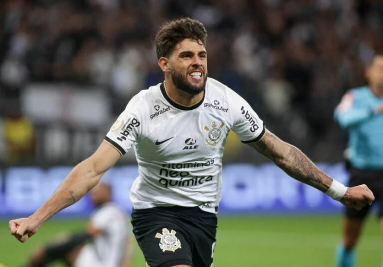 Yuri Alberto celebra gol marcado, admite erros, mas afirma que sempre entregará dedicação pelo Corinthians