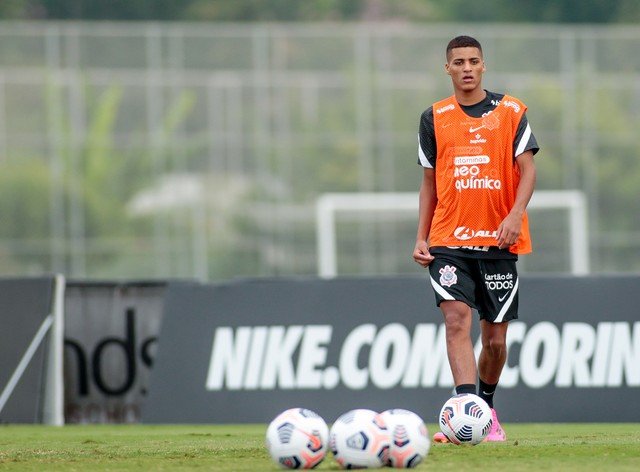 Corinthians deve emprestar o jovem Rodrigo Varanda ao Oeste